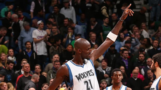 Kevin Garnett Re-energizes Timberwolves Fans With His Return 